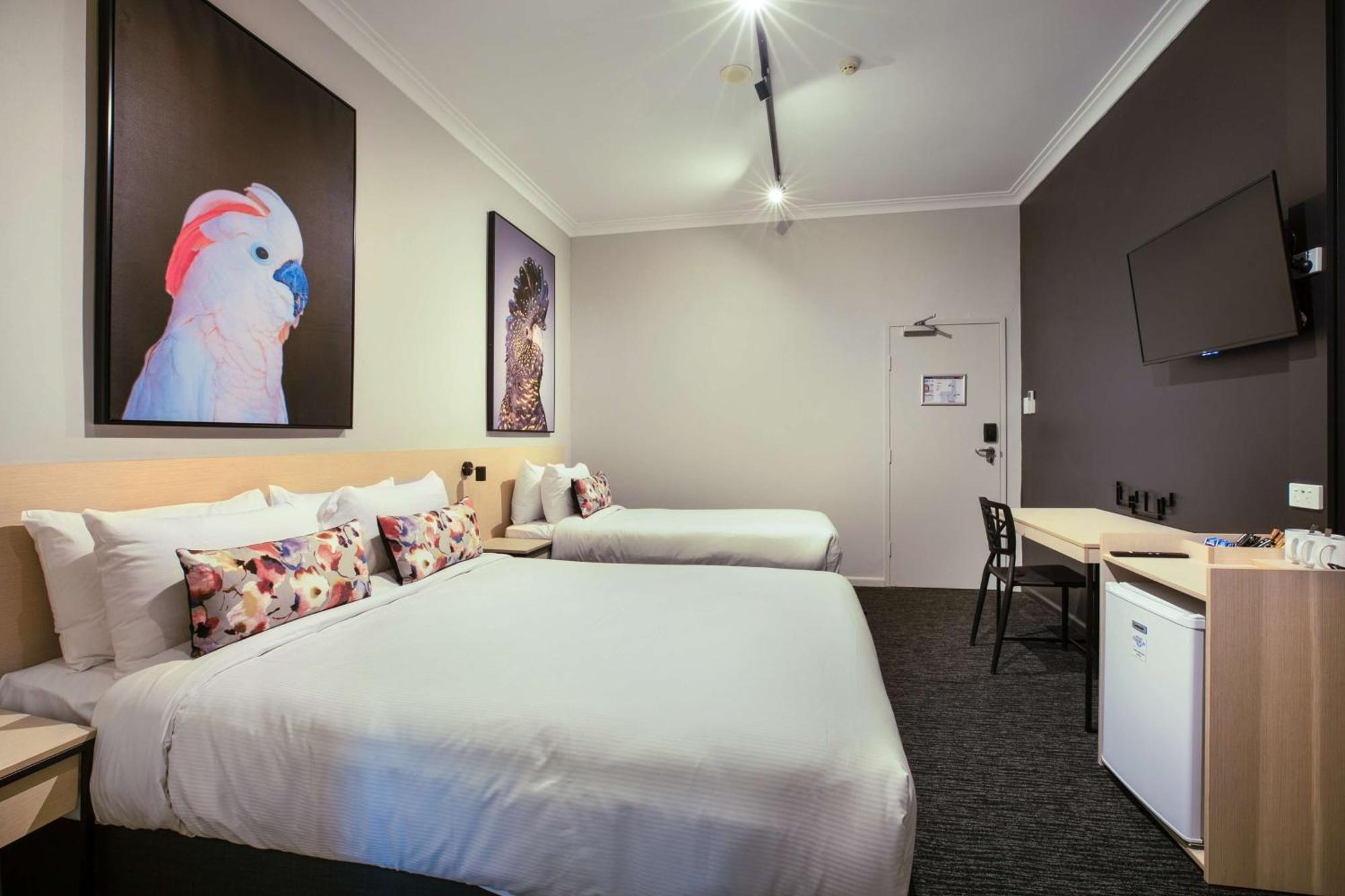 Nightcap At The Charles Hotel Wollongong Exterior foto