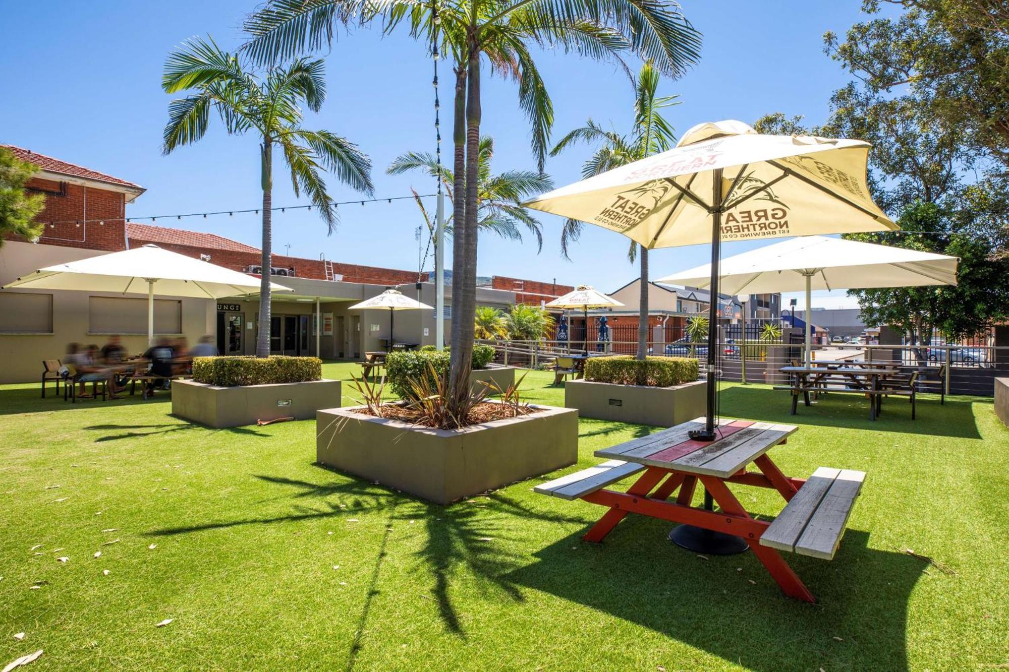 Nightcap At The Charles Hotel Wollongong Exterior foto